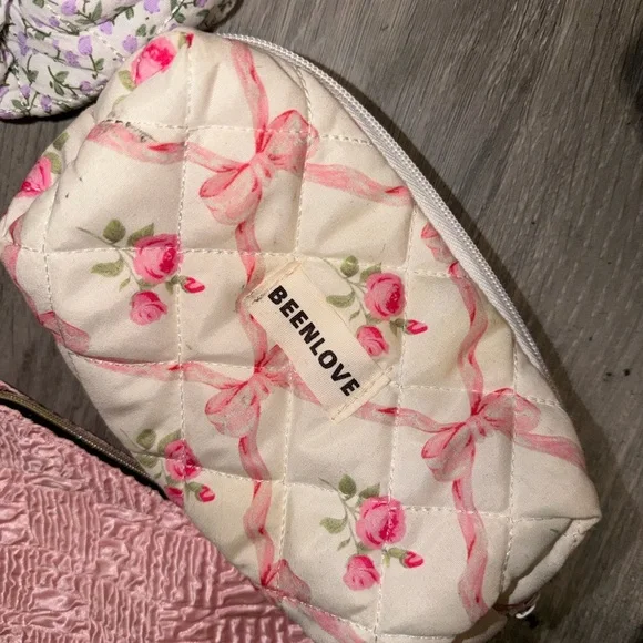 Lot of makeup bags - Picture 8 of 13